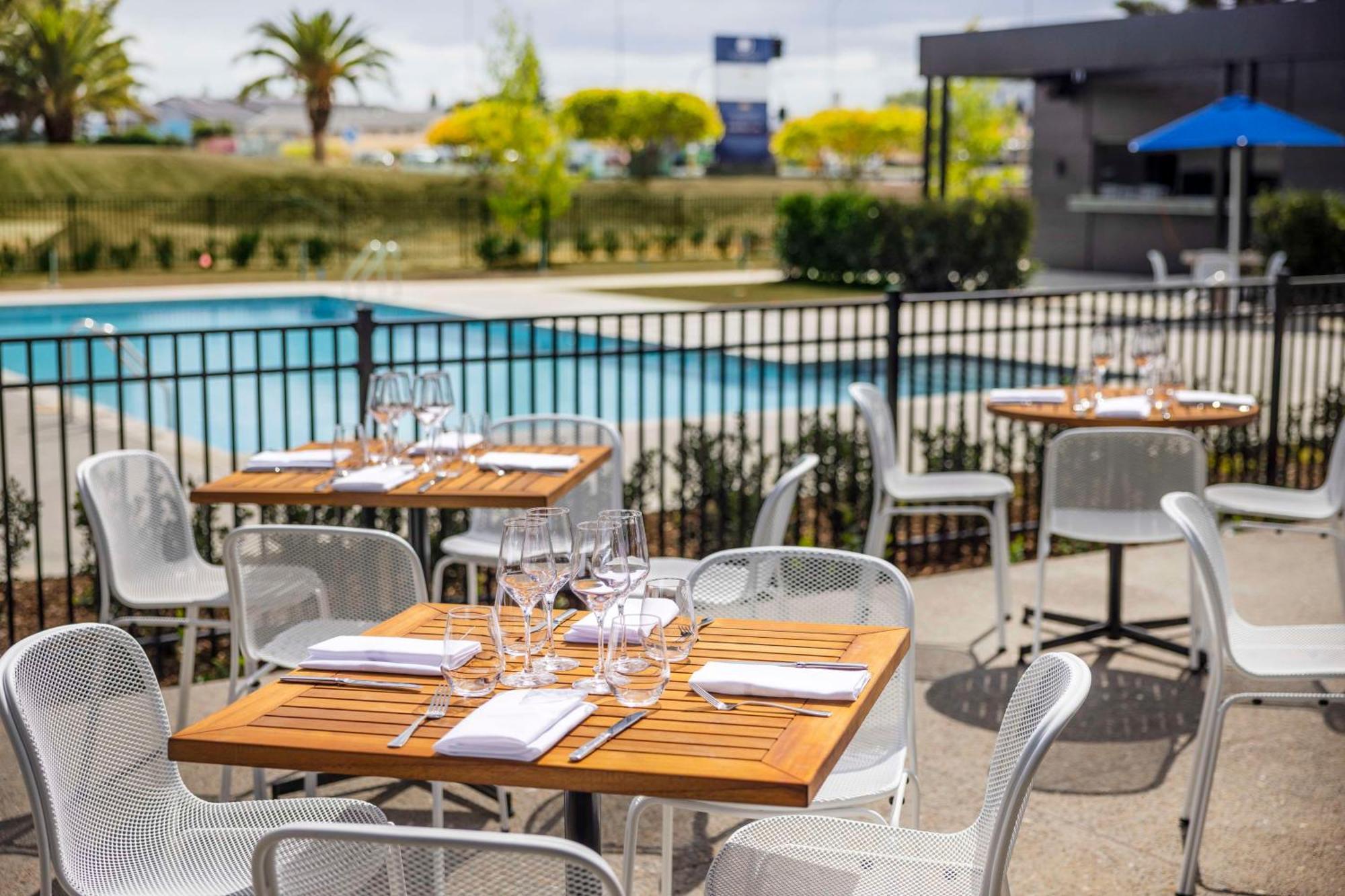 Doubletree By Hilton Auckland Karaka Hotell Exteriör bild