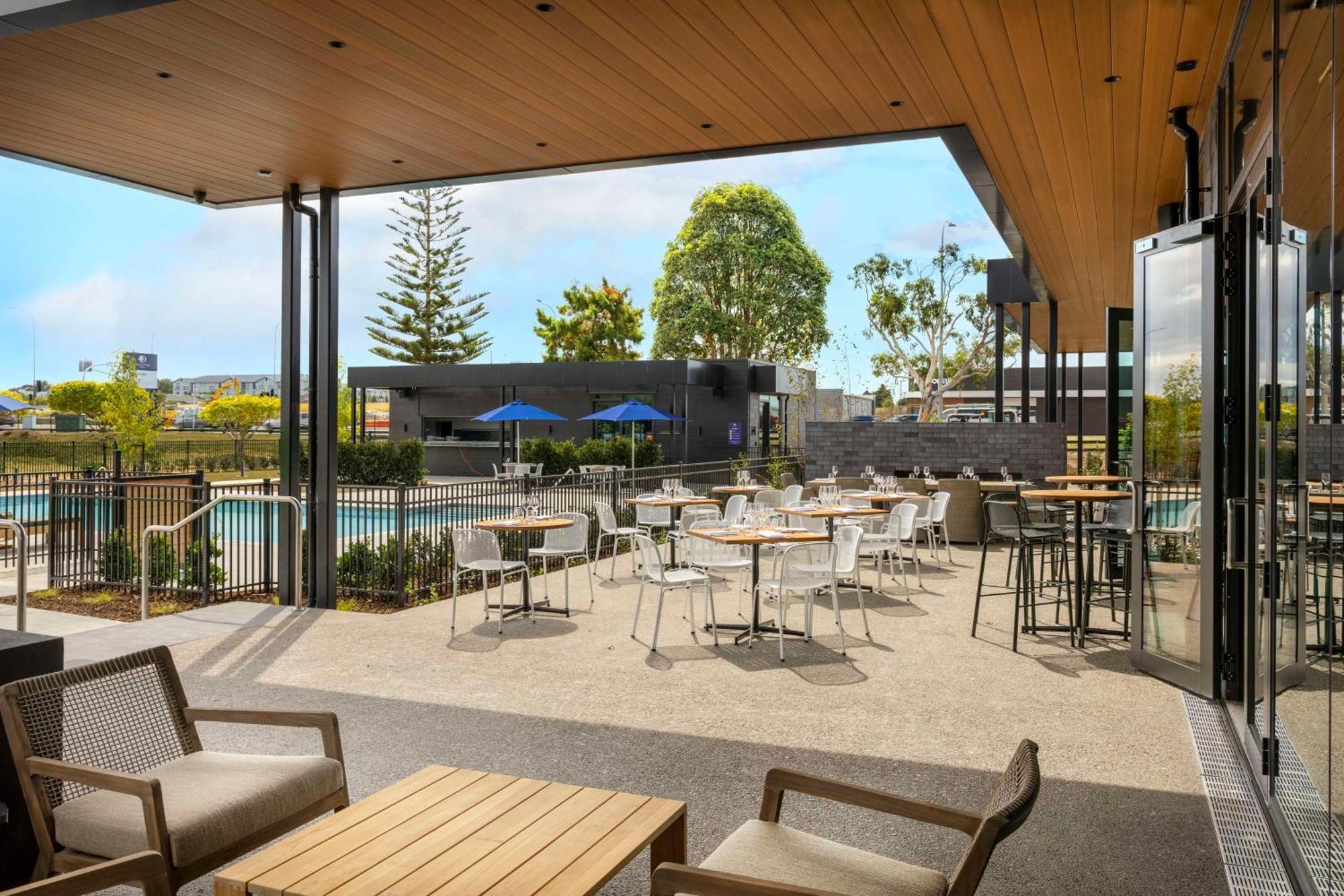 Doubletree By Hilton Auckland Karaka Hotell Exteriör bild