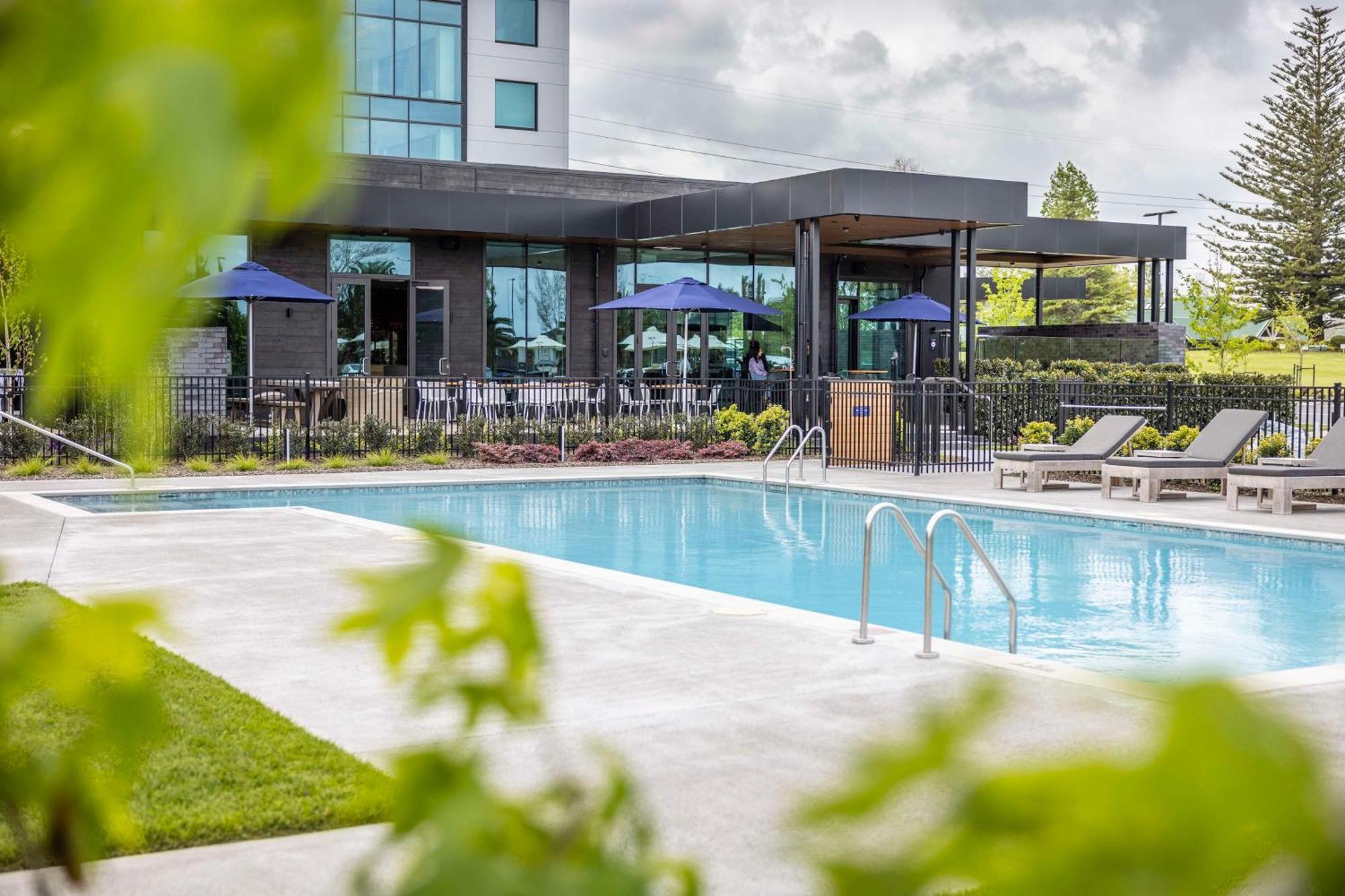 Doubletree By Hilton Auckland Karaka Hotell Exteriör bild