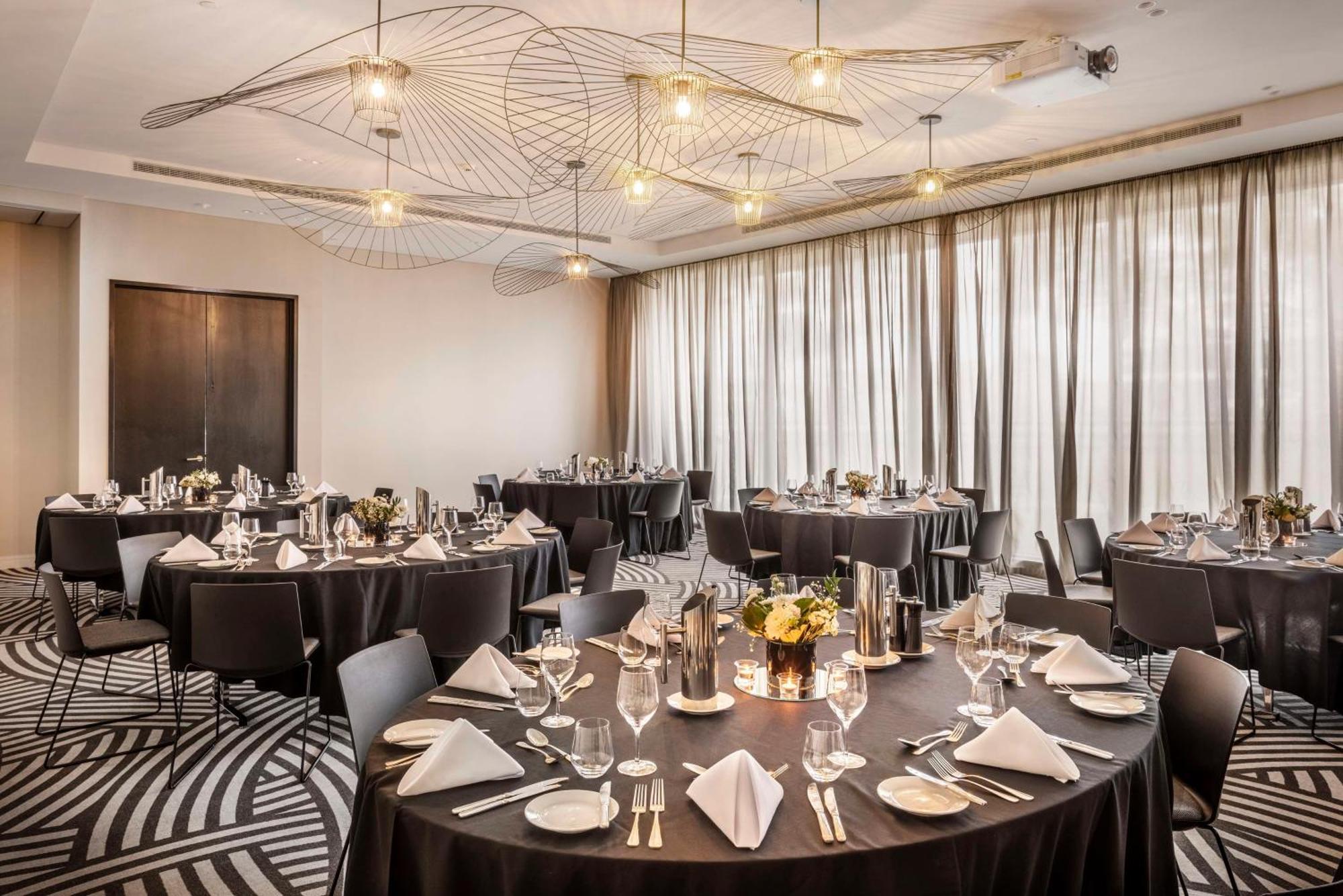 Doubletree By Hilton Auckland Karaka Hotell Exteriör bild