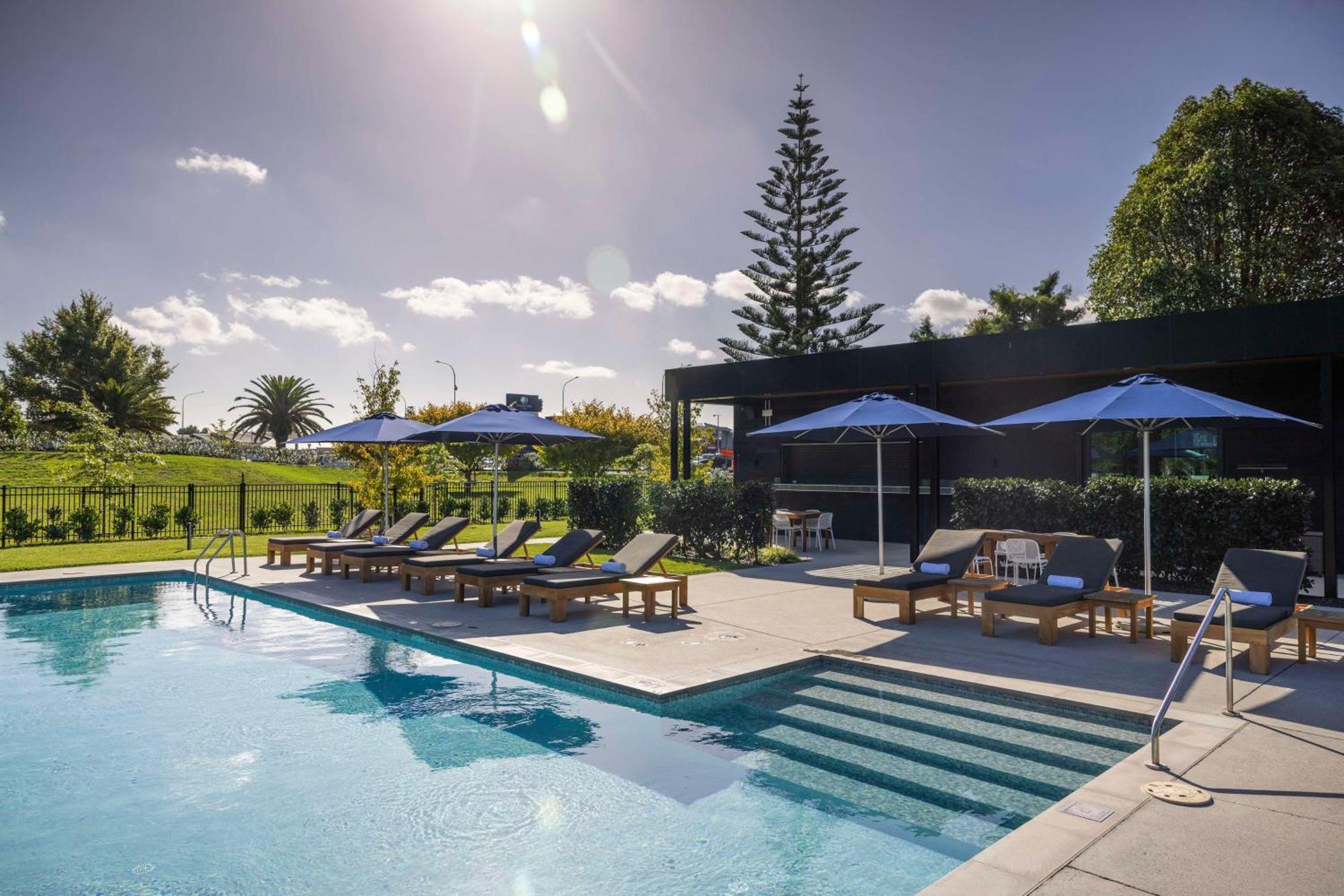 Doubletree By Hilton Auckland Karaka Hotell Exteriör bild