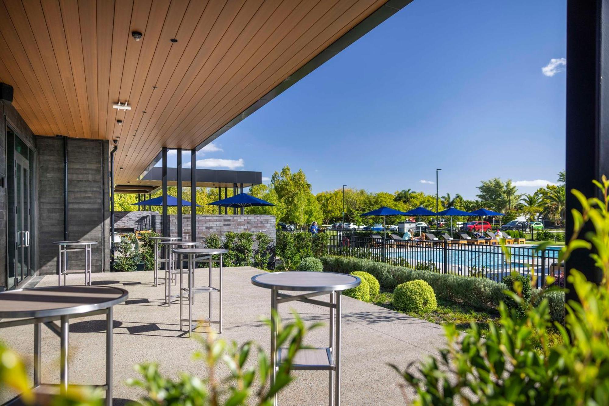 Doubletree By Hilton Auckland Karaka Hotell Exteriör bild
